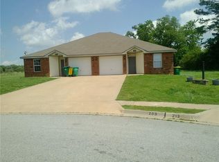 300 Graystone Cir, Centerton, AR 72719