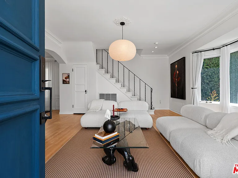 1270 N Hayworth Ave — Photo 4