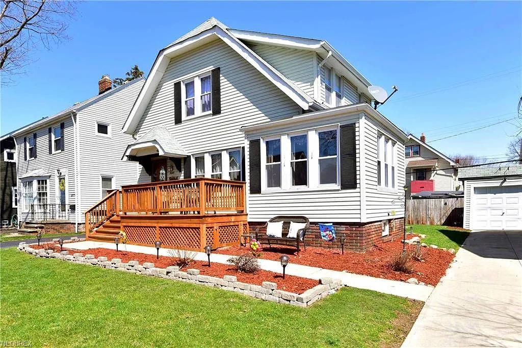 2085 Olive Ave photo 1