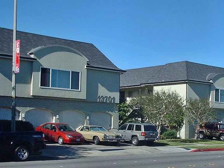 13621 Van Ness Ave #9 — Photo 1