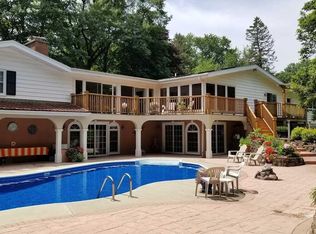 1316 Woodside Dr, Freeport, IL 61032