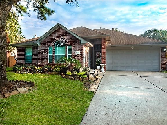 One story David Weekly with amazing updates and architectural designs. Gorgeous kitchen, open floor plan with a view of the beautiful patio. Lots of n