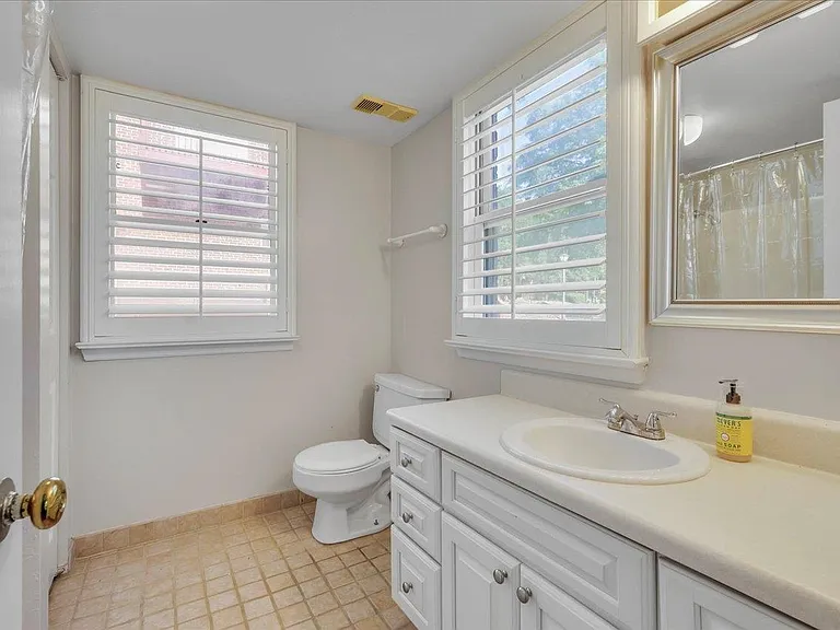 517 E Jefferson St #45 — Photo 25