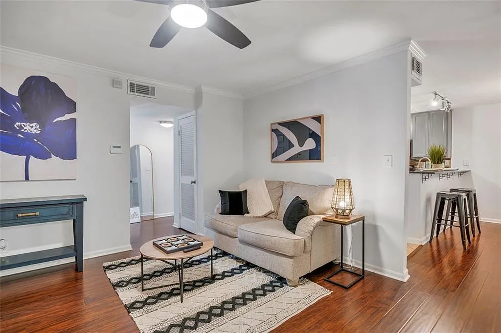 2 bed, 2.0 bath, 1060 sqft, $2,800 — Photo 3