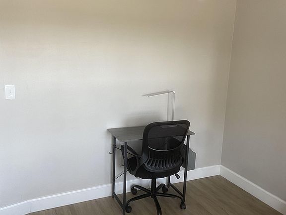 Room 5 - Desk and Work Space