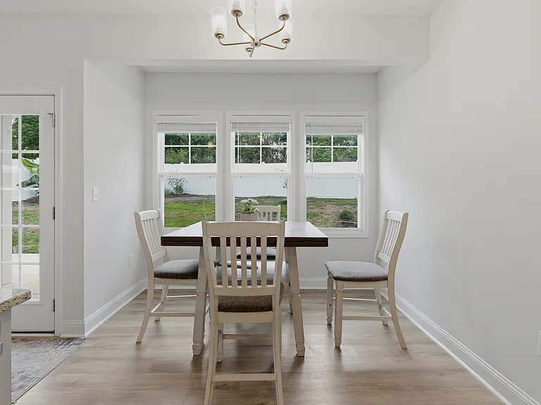 291 Burnside Dr — Photo 24