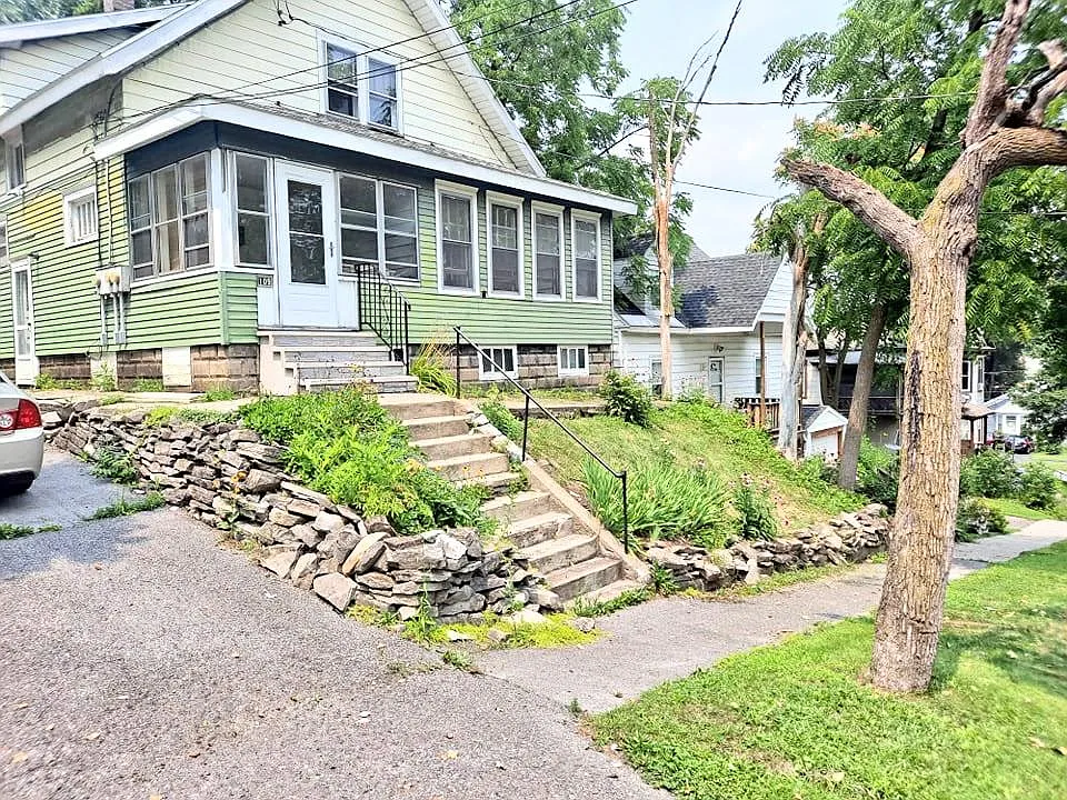 2 bed, 750 sqft, $950 — Photo 1