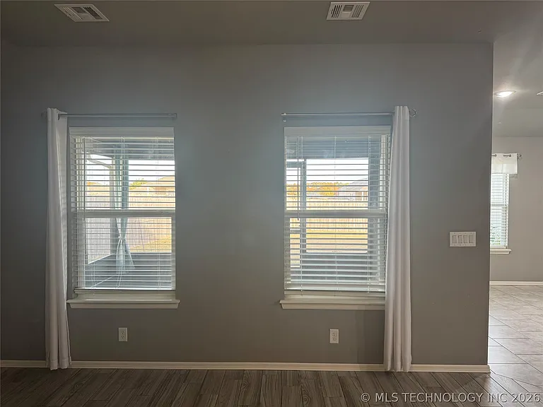7413 S Hemlock Ave — Photo 37