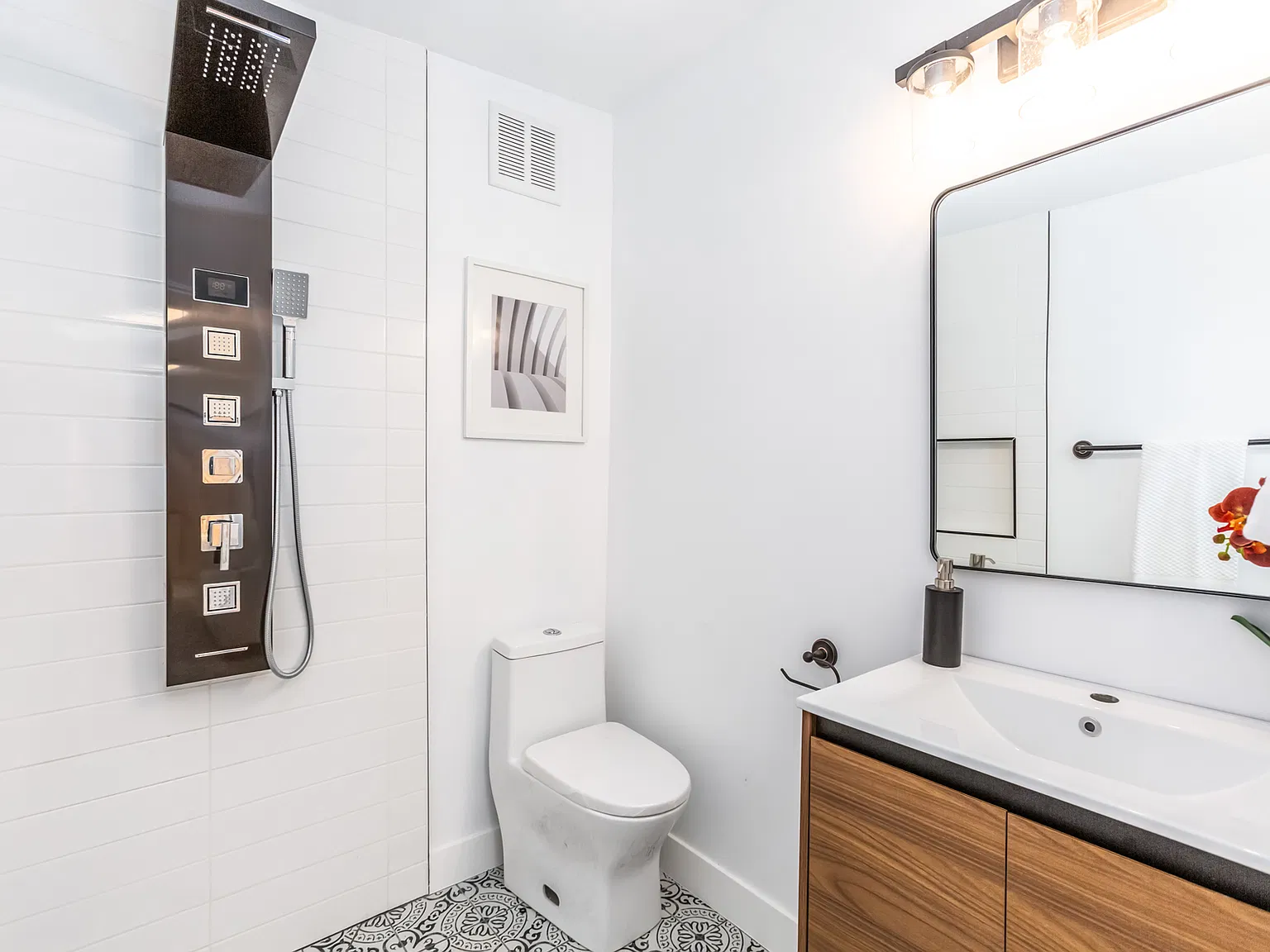 2 bed, 1100 sqft, $3,600 — Photo 4