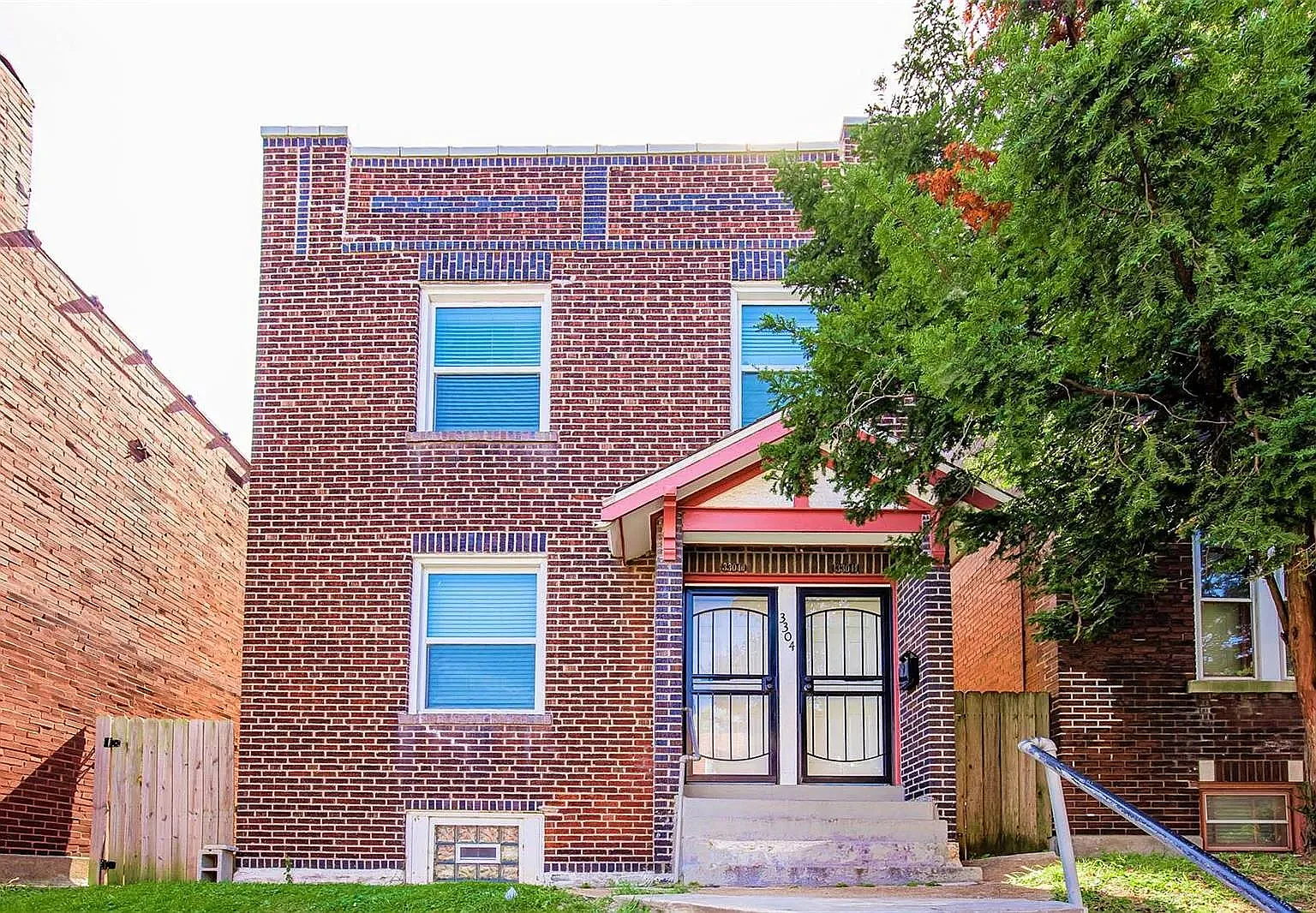 4 bed, 2200 sqft, $2,000 — Photo 1
