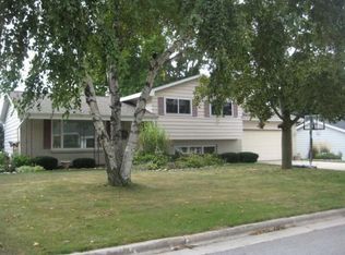 955 Dreifuerst Rd, Plymouth, WI 53073