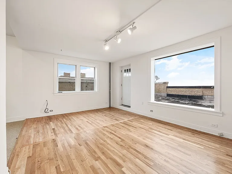 1055 W. Granville — Photo 11