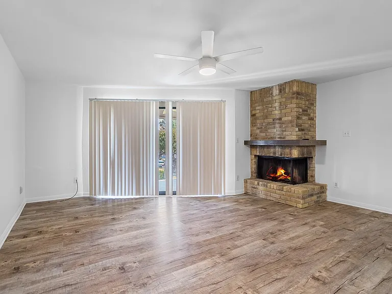 438 Yacht Club Dr #C — Photo 4