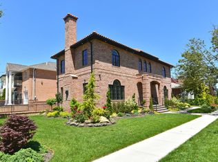 16605 Cryders Ln, Beechhurst, NY 11357