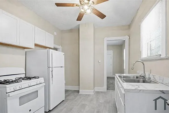 1343 Edgemont Ave — Photo 3