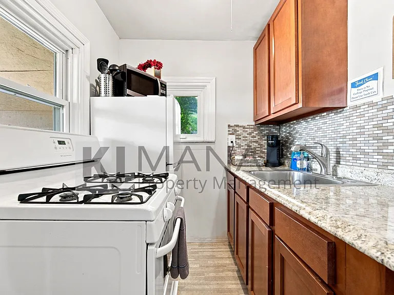 2535 Gainsboro St — Photo 2