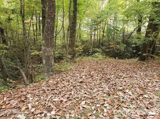 2 Foxwood Dr, Hendersonville, NC 28791