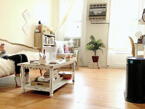 3rd image of 160 Bedford Ave APT 2L