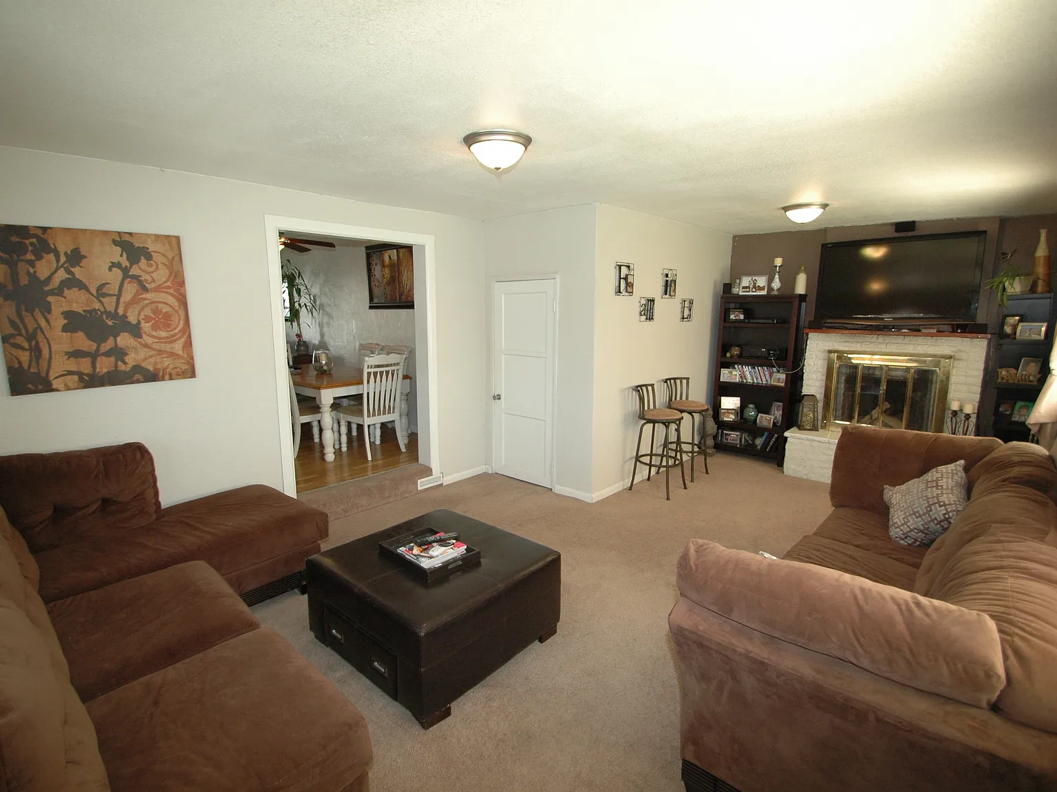 3 bed, 1300 sqft, $2,300 — Photo 4