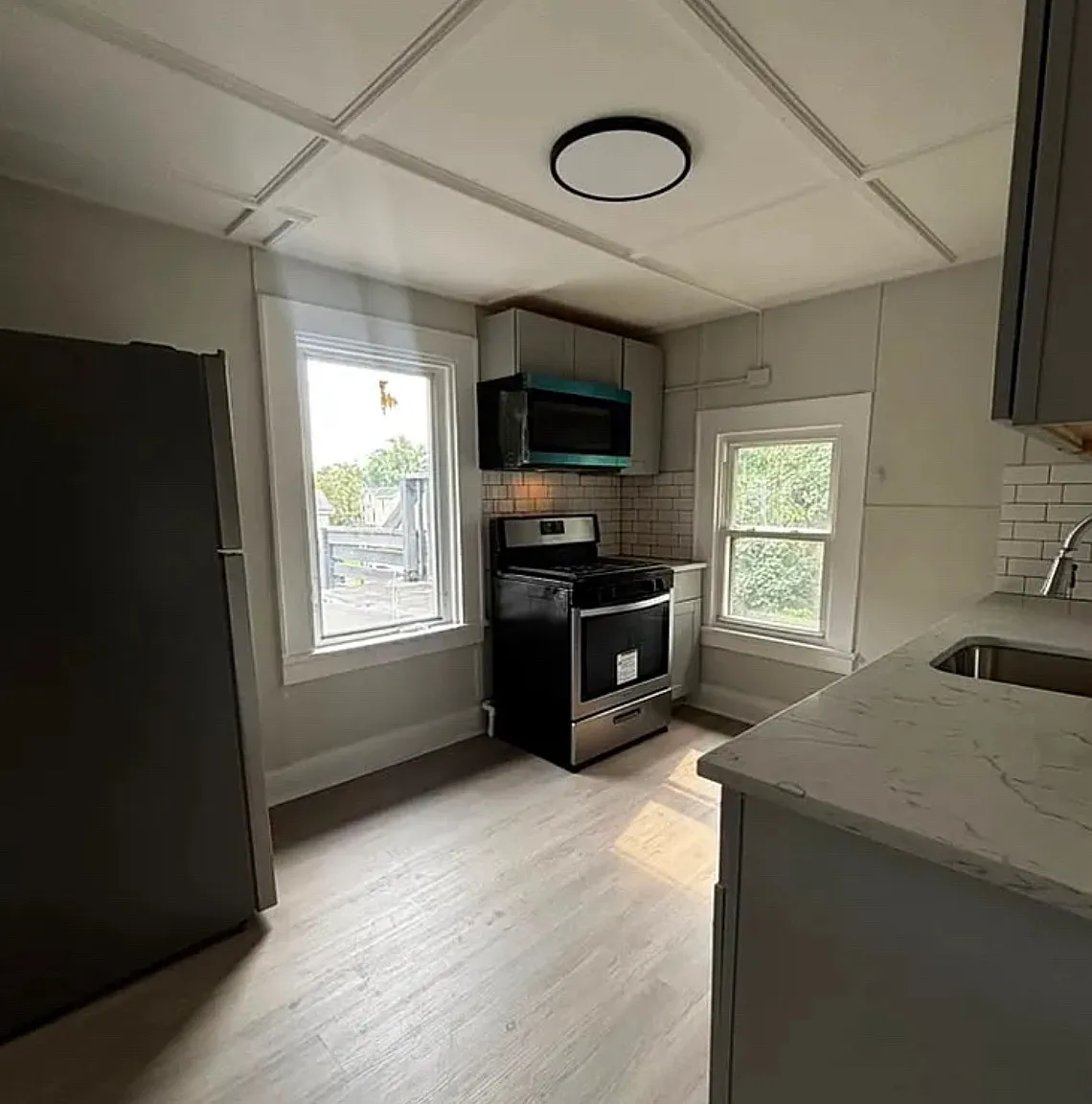 3 bed, $2,300 — Photo 2