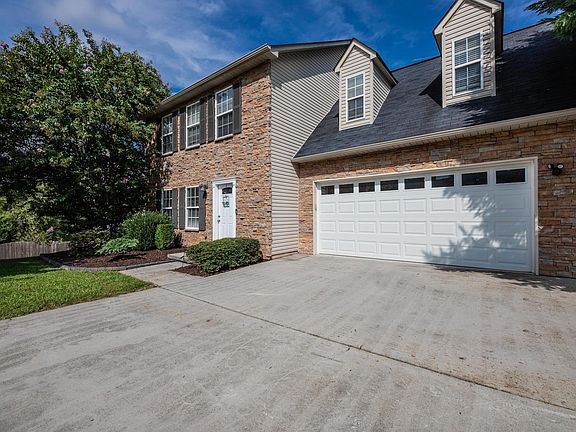 3rd image of 5812 Pine Needle Ln