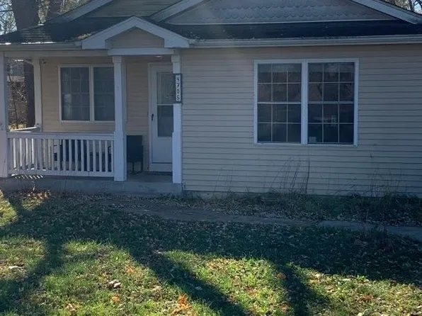 4705 McCullom Lake Rd, McHenry, IL 60050