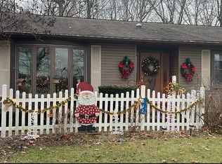 462 E Howe Rd, Tallmadge, OH 44278