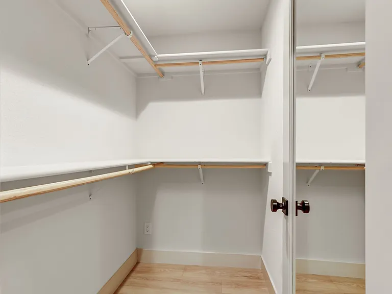965 Jonas Ave — Photo 29