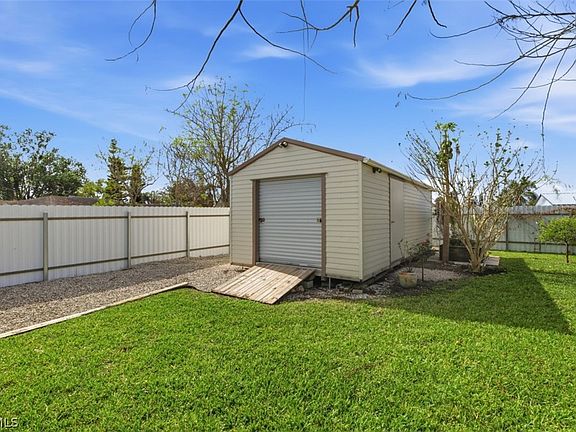 2nd image of 1437 Alwynne Dr N