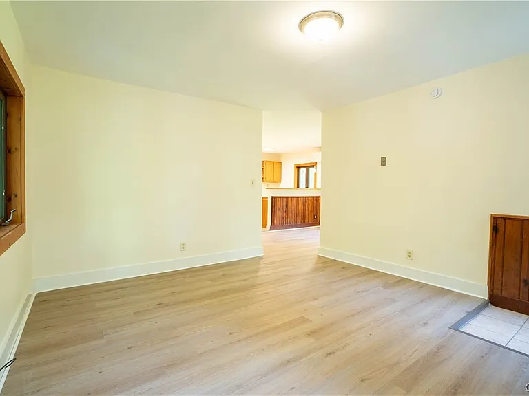 7481 Hoffman Rd — Photo 5
