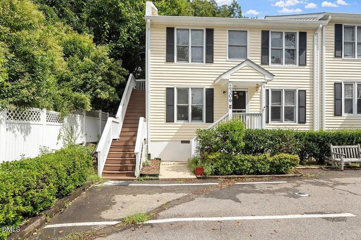 2306 Stafford Ave — Photo 1