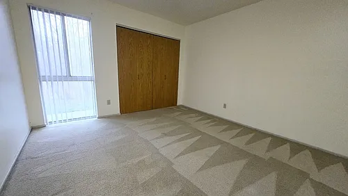 815 W Puetz Rd — Photo 7