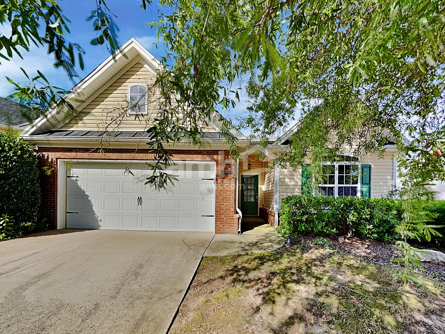 3 bed, 2.0 bath, 1661 sqft, $2,110 — Photo 1