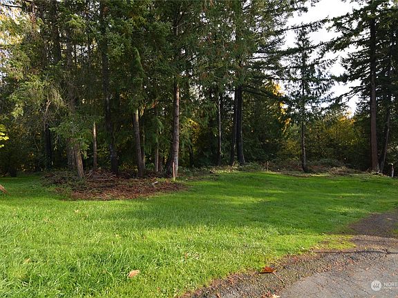 3rd image of 156 S Vista Way