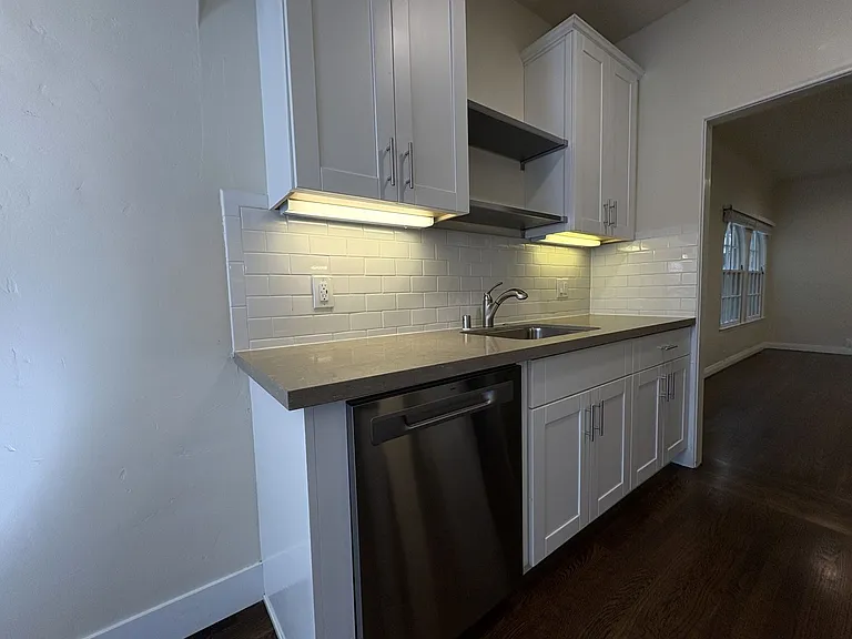 530 Webster St #11 — Photo 9