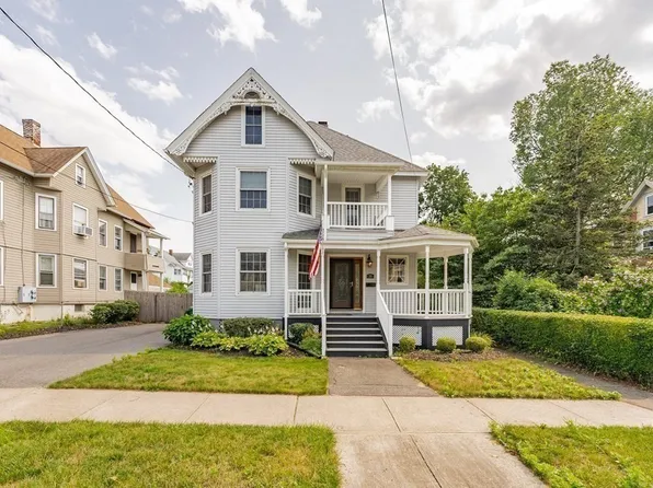 35 Arlington St, Chicopee, MA 01020