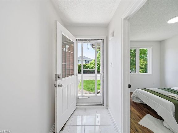 3rd image of 1 Buchanan Cres #10