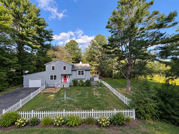 6 Meadow Dr, Kennebunk, ME 04043