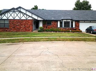 1029 E 145th Pl, Glenpool, OK 74033