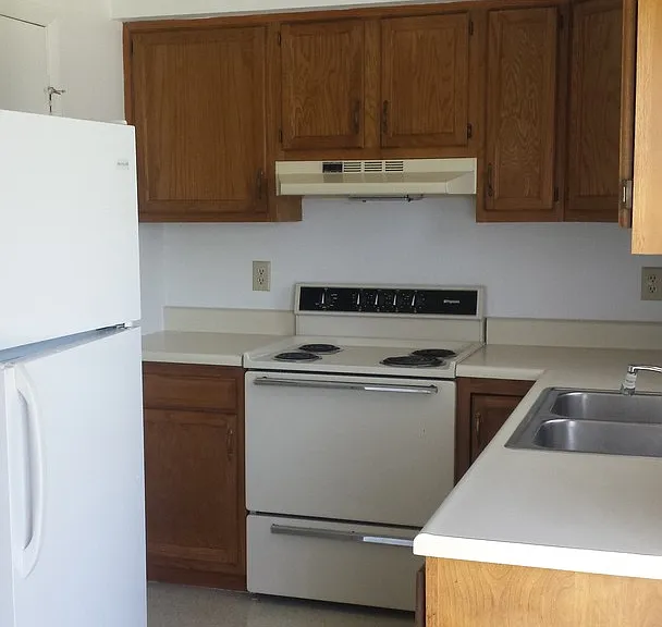 74 Bruce Dr — Photo 2