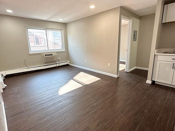 3rd image of 3118 W 14th St APT 304