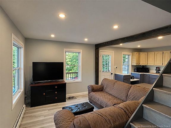 3rd image of 644 Canada Rd