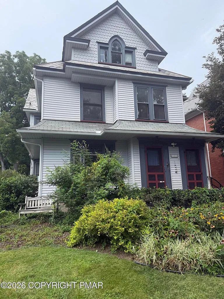 3 bed, 1354 sqft, $2,000 — Photo 1