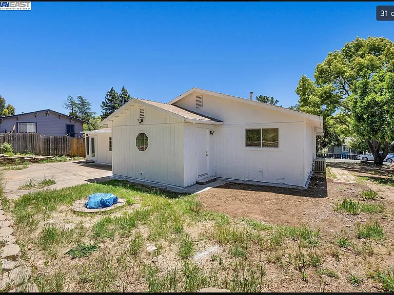 1146 Lewis Ave — Photo 28
