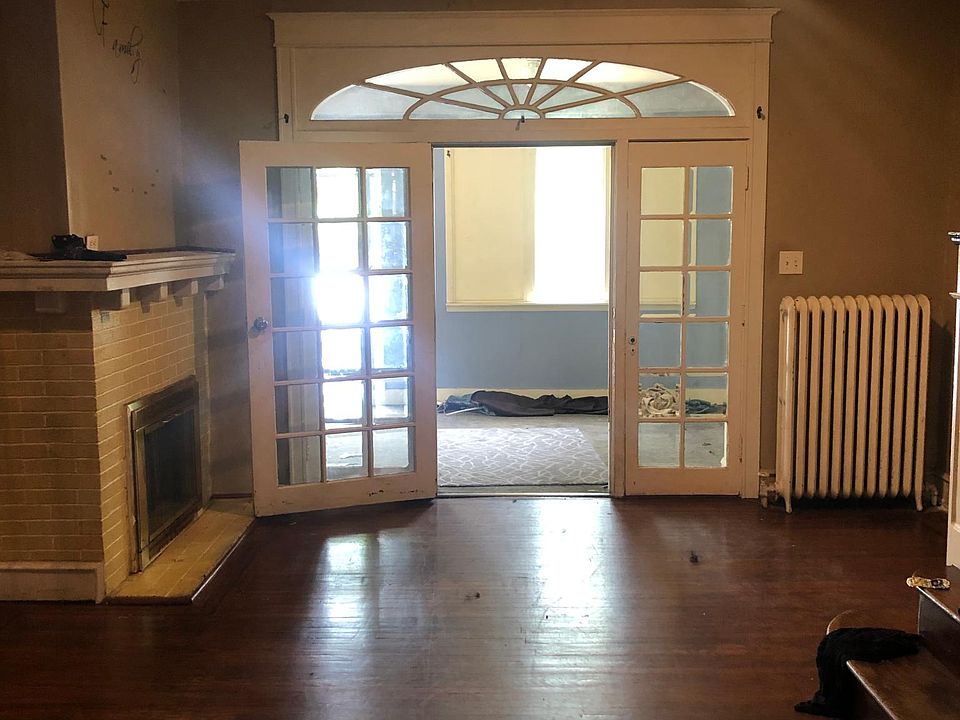 1st image of 531 W Roosevelt Blvd