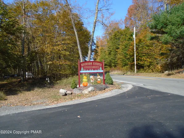 Riverside Ln, Pocono Lake, PA 18347