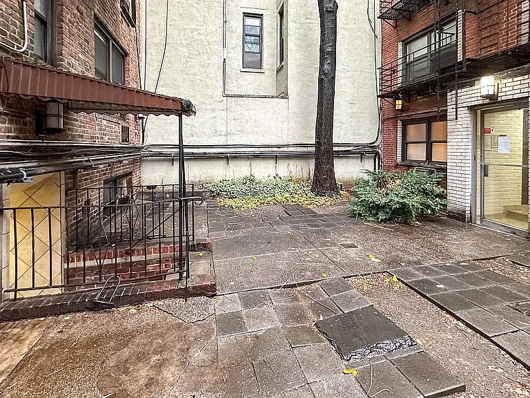 32 Cornelia St #5A — Photo 6