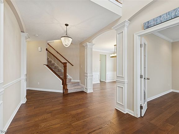 2nd image of 866 Somerby Cir