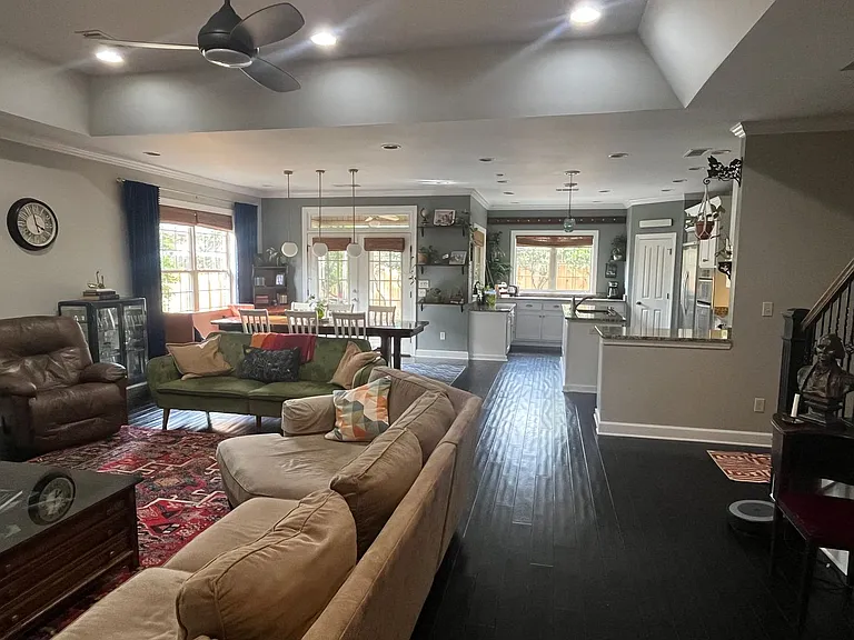 808 Old White Ln — Photo 7
