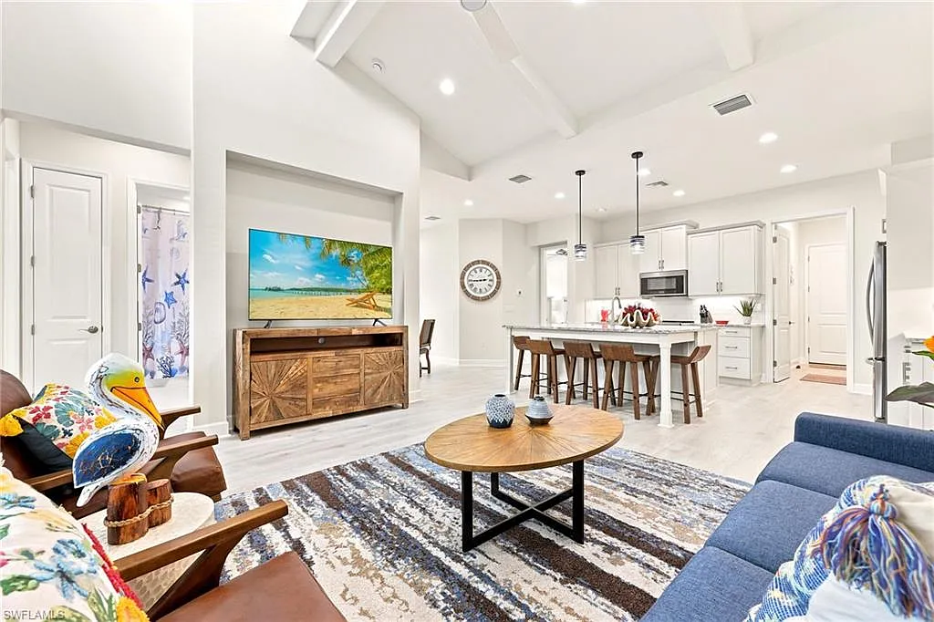 2 bed, 2.0 bath, 1321 sqft, $6,000 — Photo 4